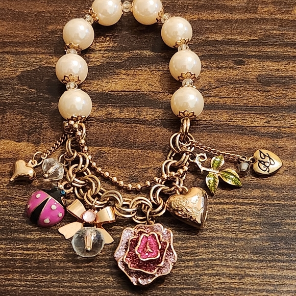 Vintage Betsey Johnson Faux Pearl Charm Bracelet - Picture 2 of 8